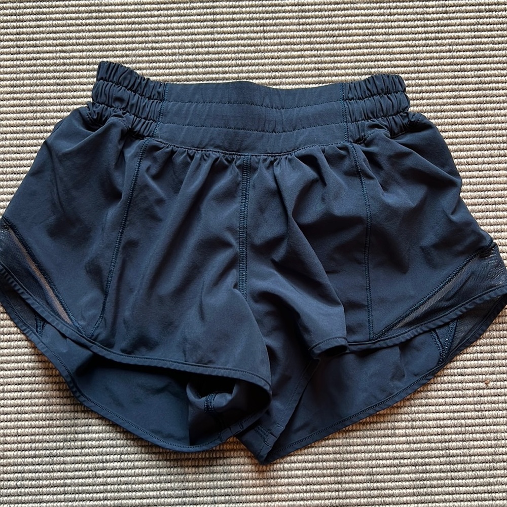 Lululemon hotty hot low rise lined shorts 2.5 in navy. Size 2.
